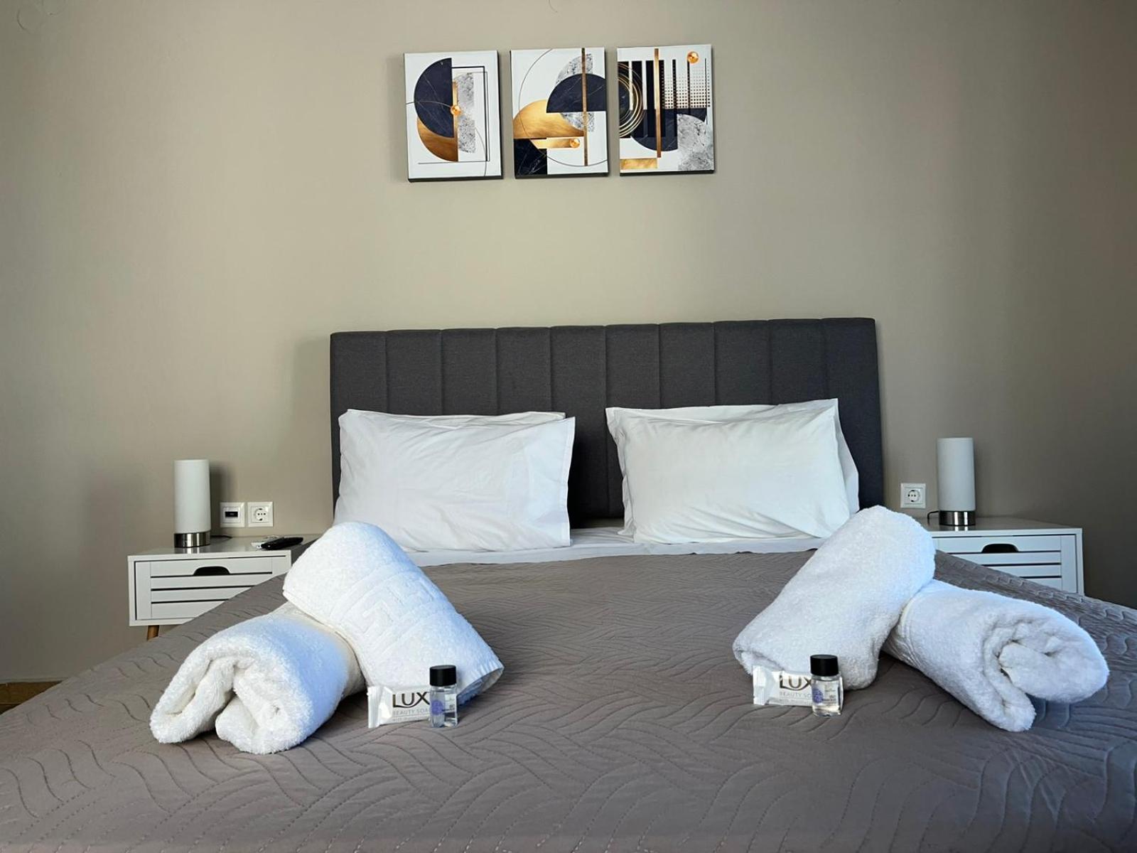 Modern Central Αpt 500M From The Beach. La Canea Exterior foto