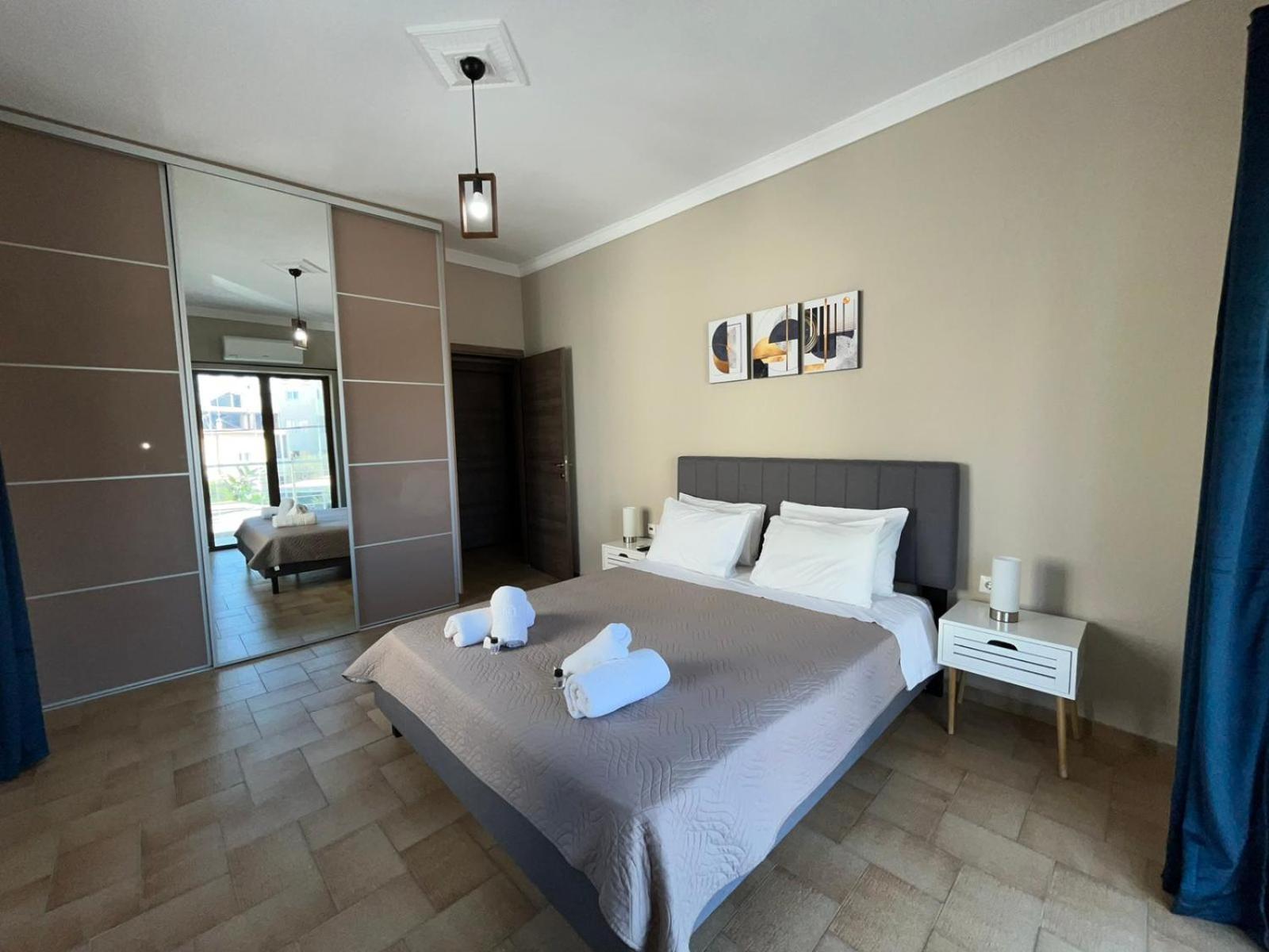 Modern Central Αpt 500M From The Beach. La Canea Exterior foto