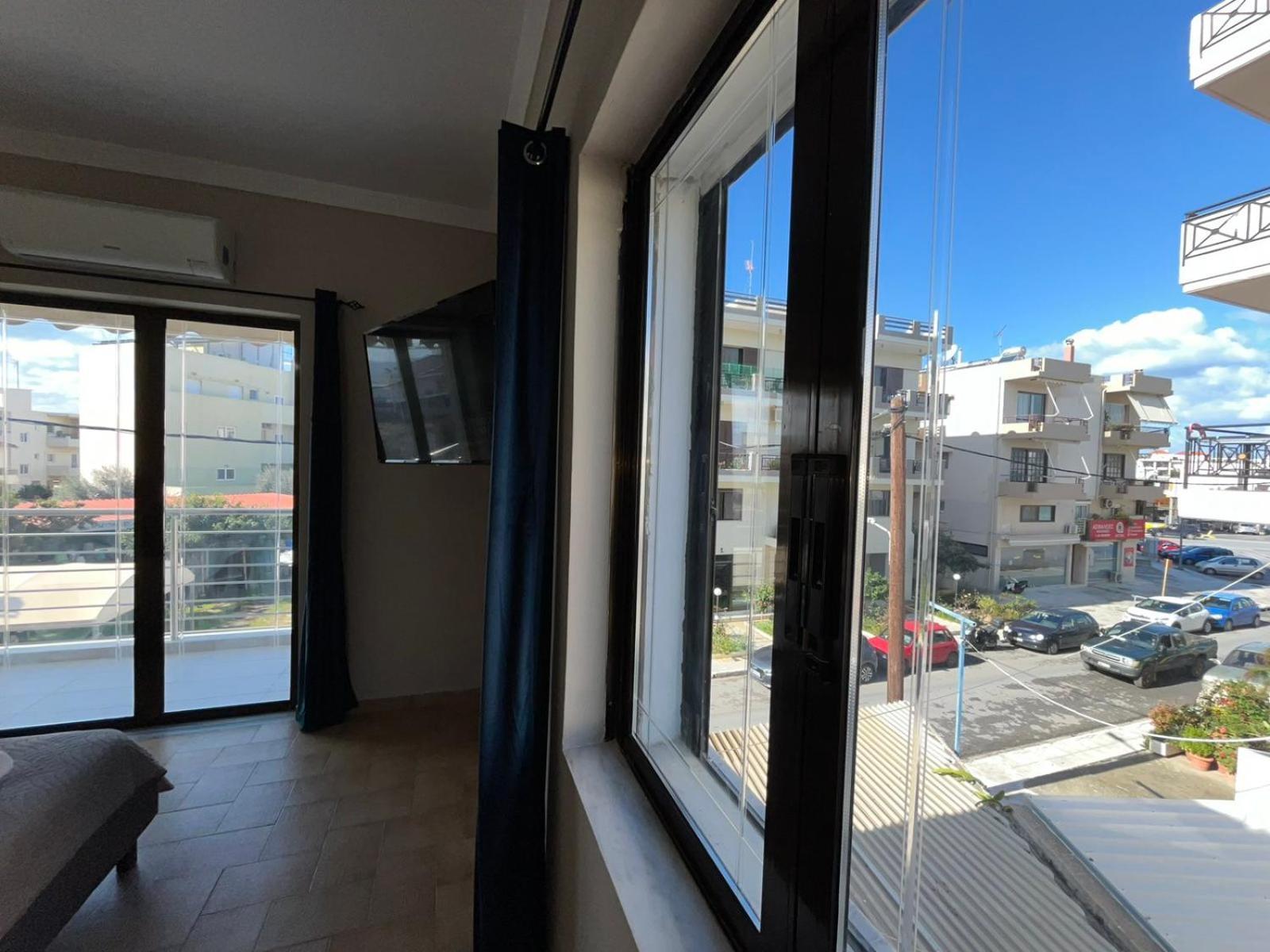 Modern Central Αpt 500M From The Beach. La Canea Exterior foto